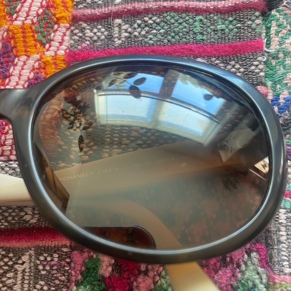 CHANEL Quilted Pearl Tortoise Oval Sunglasses - Picture 6 of 8